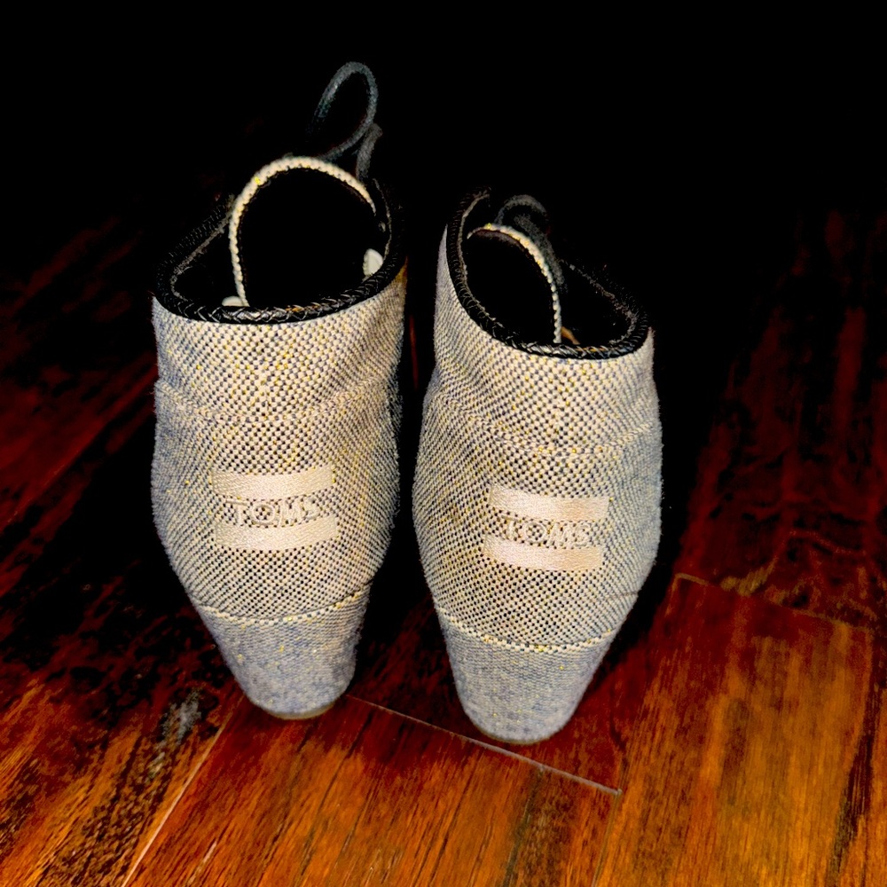 Toms 1.5” wedge shoes. - Picture 1 of 6